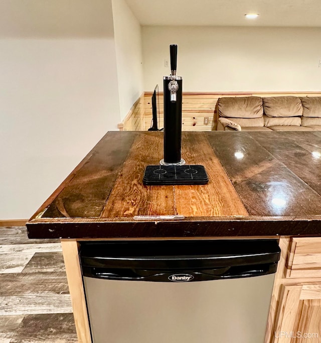 interior details with stainless steel dishwasher