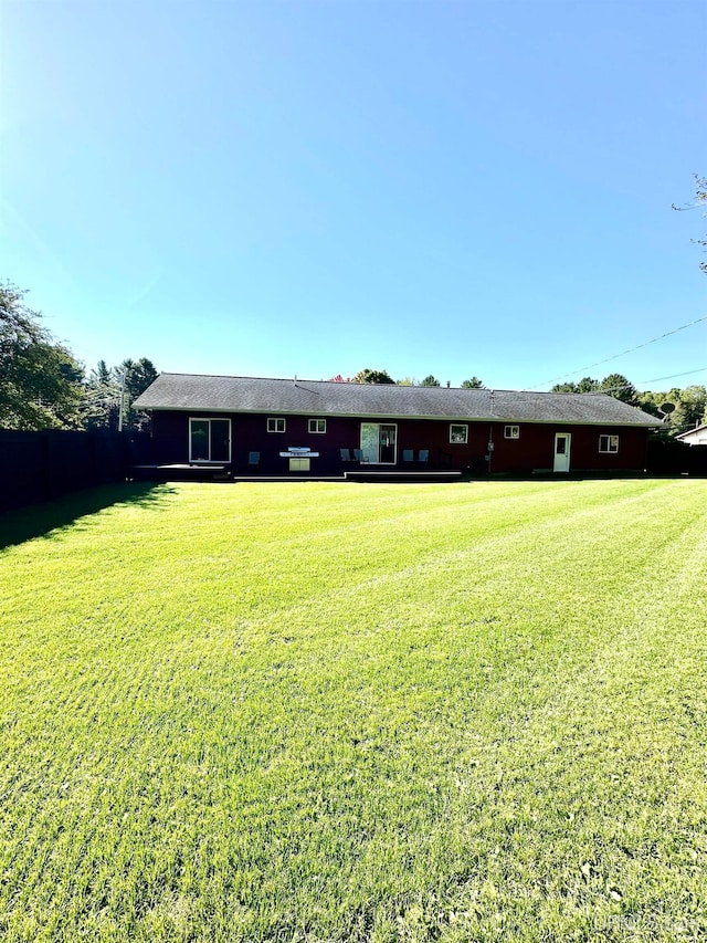 view of front of property with a front yard