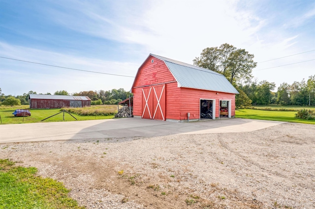 garage featuring a lawn