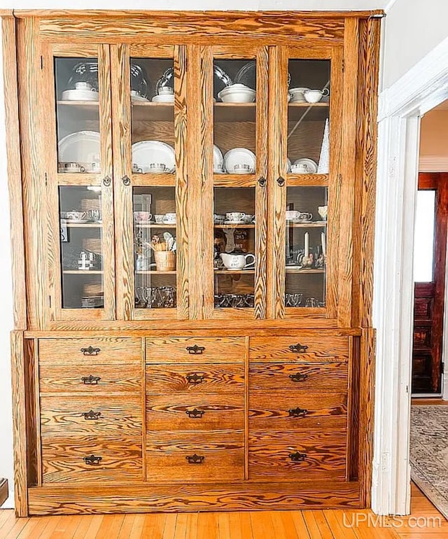 interior details with hardwood / wood-style flooring