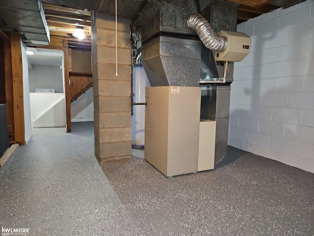 utility room featuring heating unit and washer / dryer