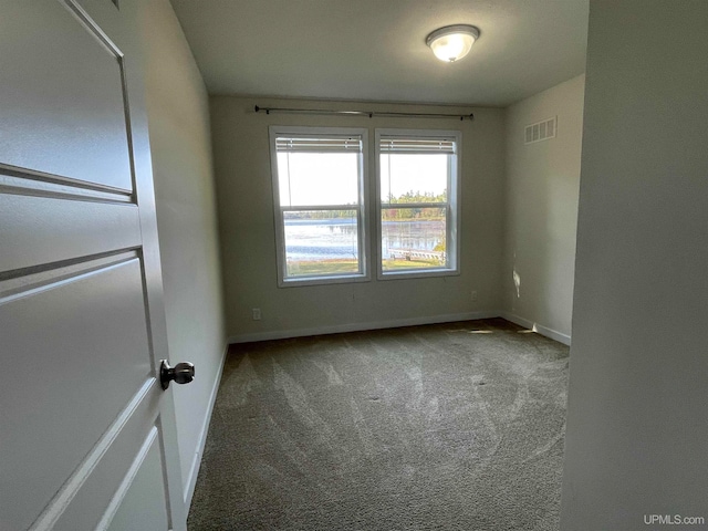 unfurnished room featuring carpet floors