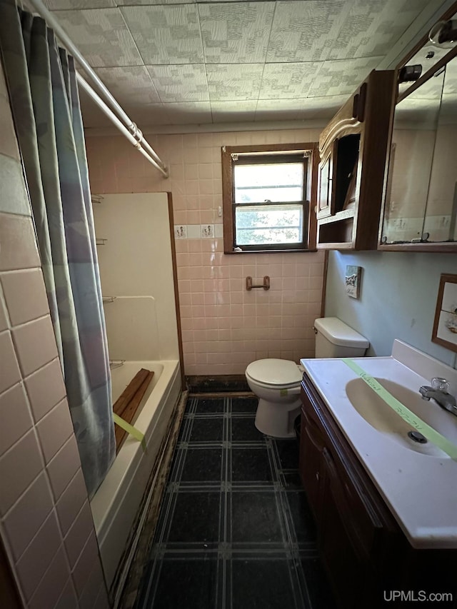 bathroom with tile walls, a shower with shower curtain, vanity, and toilet