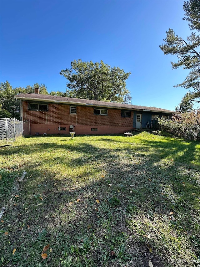 back of house featuring a yard