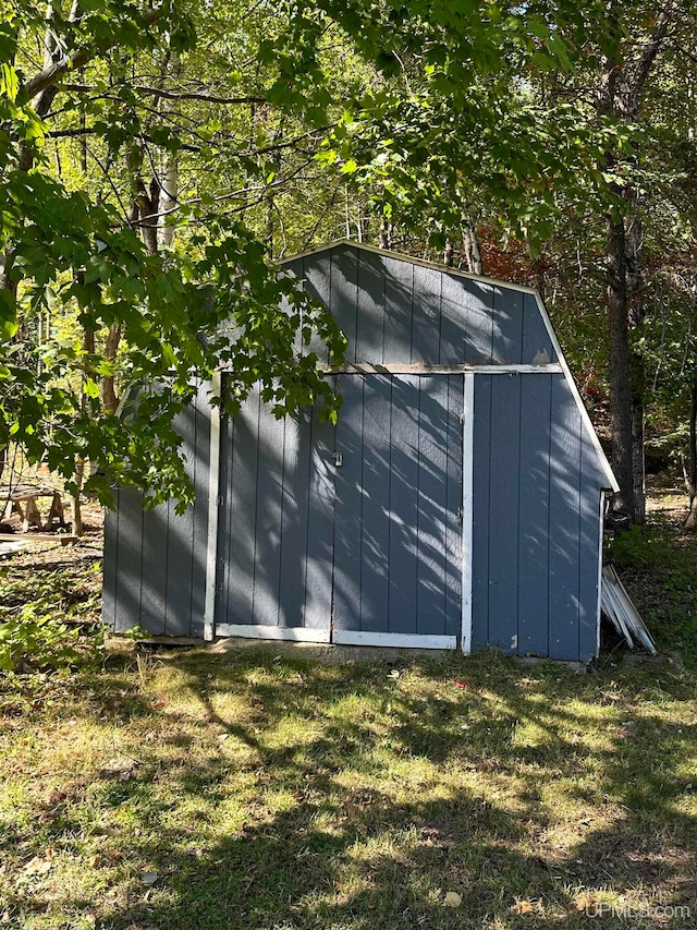 view of outbuilding featuring a yard