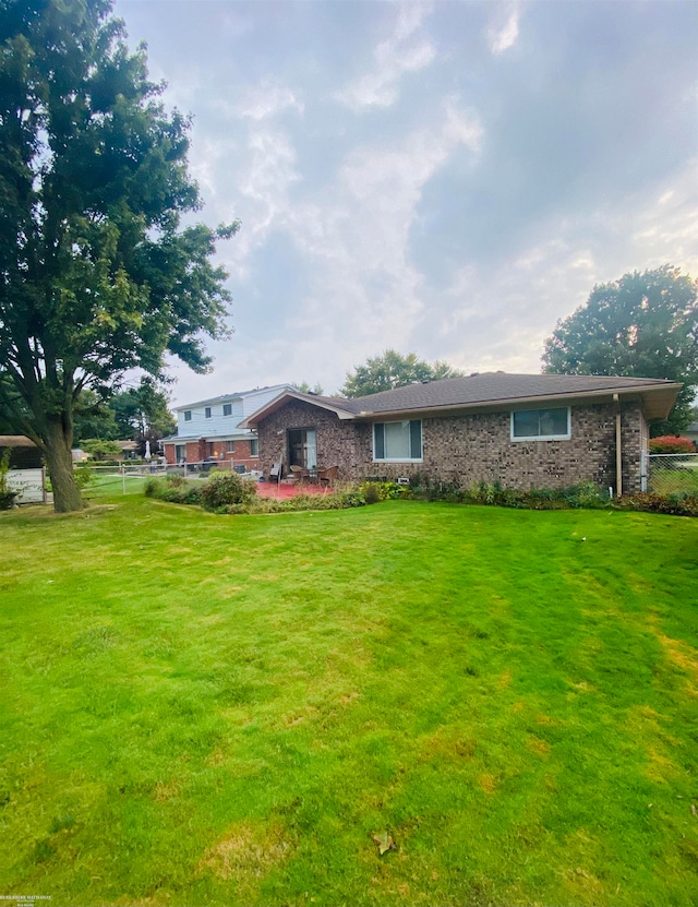 view of front of property with a front lawn