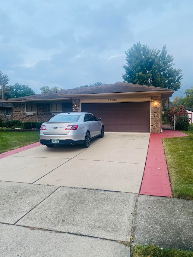 view of front facade featuring a front yard