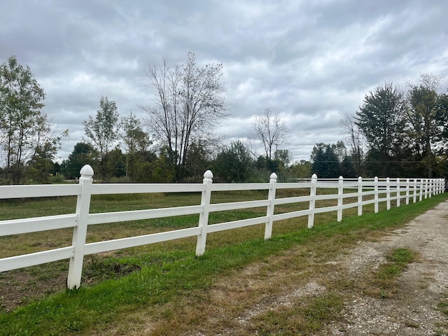 view of yard featuring a rural view