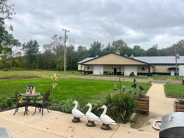 view of yard with a patio