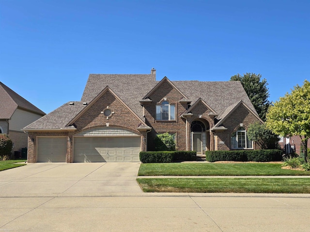 view of front facade featuring a front yard and a garage