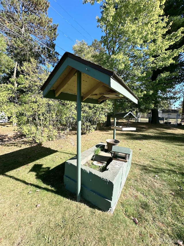 exterior space featuring a yard