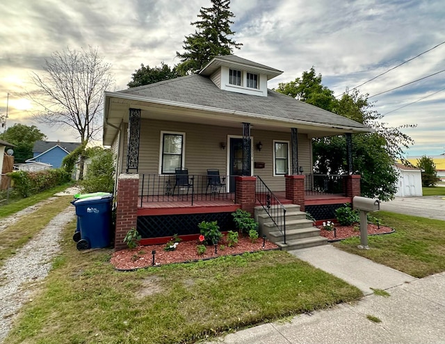 view of front facade featuring a front yard and a porch