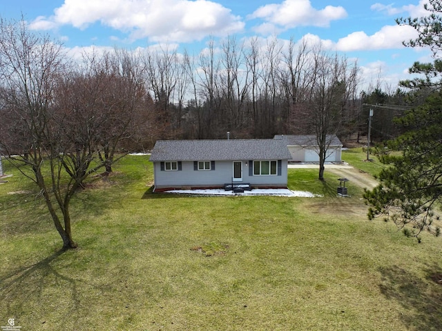 view of front facade with a front lawn