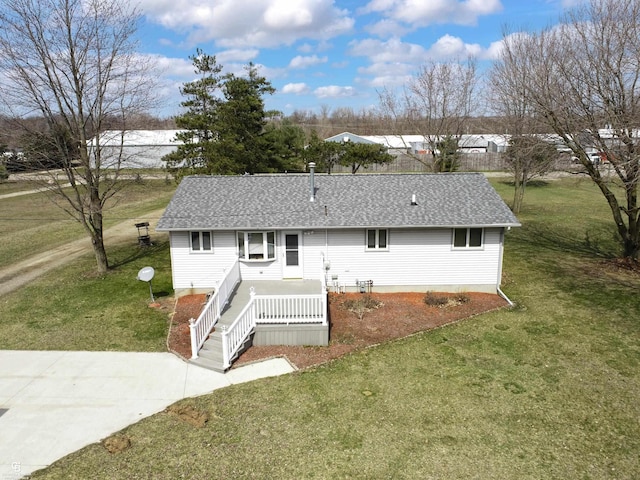 view of front facade with a front yard