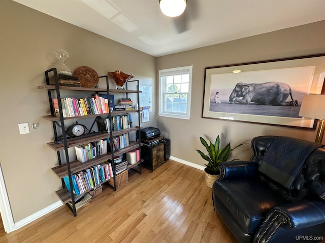 sitting room featuring light wood-type flooring and ceiling fan