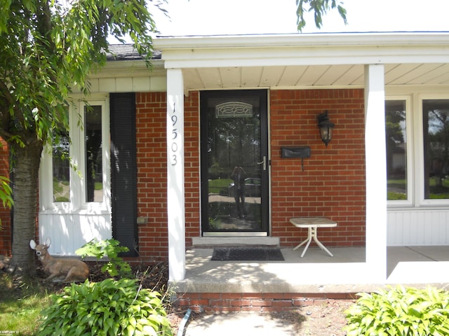 entrance to property featuring covered porch