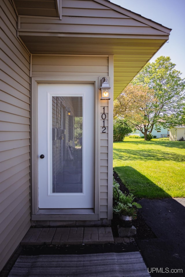 entrance to property with a yard