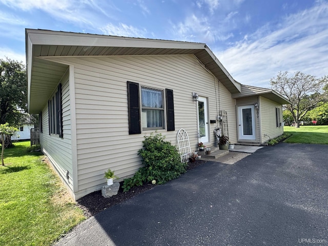 view of front of home with a front yard