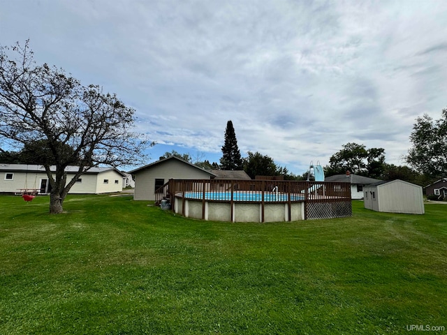 view of yard featuring a storage unit