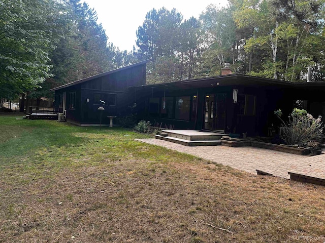 back of house featuring a yard