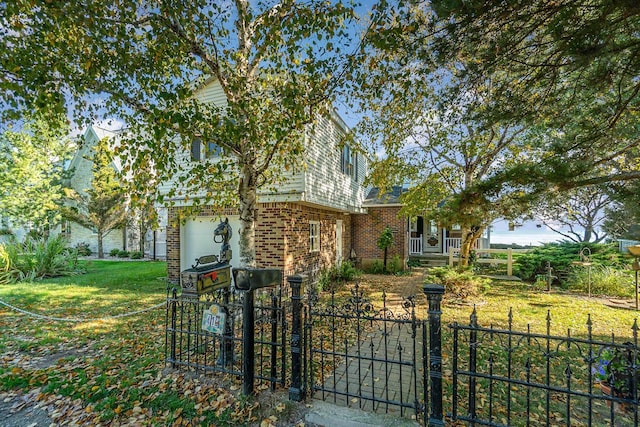 view of front facade with a front yard