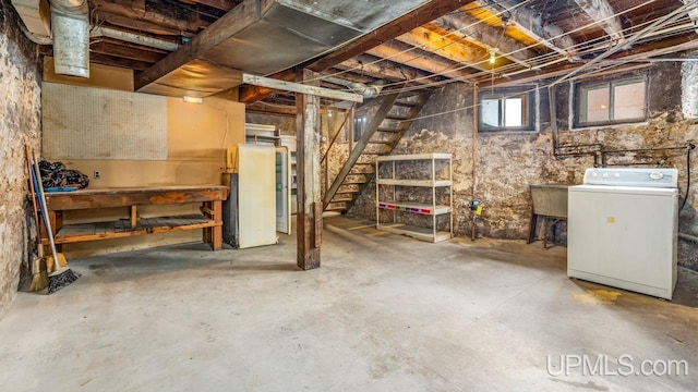 basement featuring washer / dryer