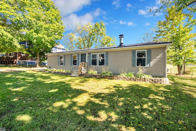 ranch-style house featuring a front lawn