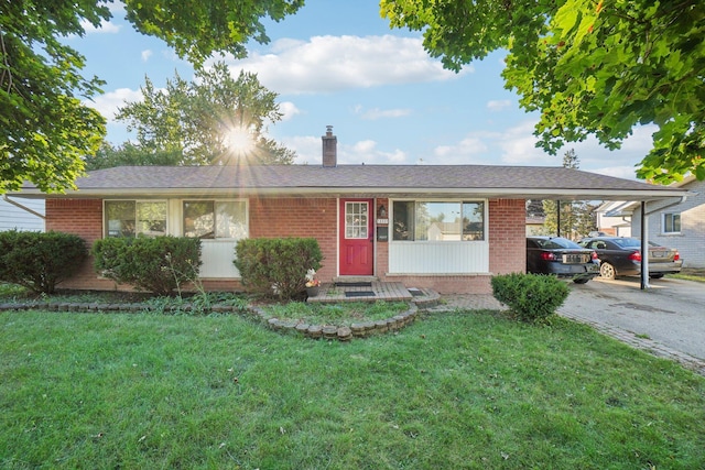 ranch-style house featuring a front yard