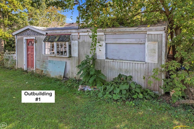 view of outdoor structure with a yard