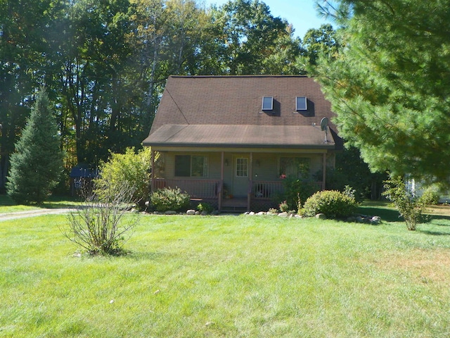 view of front facade featuring a porch and a front lawn