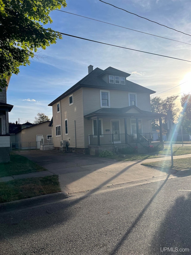 view of front of house featuring a porch