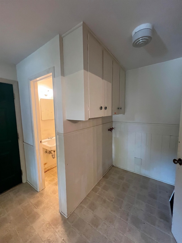 laundry room featuring sink