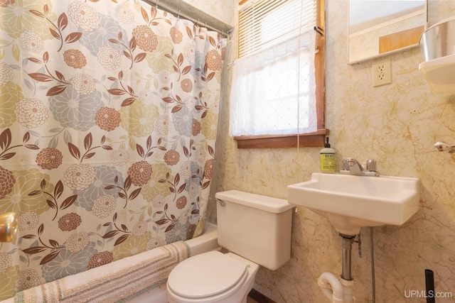 bathroom with shower / bath combo with shower curtain and toilet