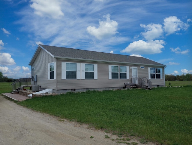 view of front of home featuring a front lawn