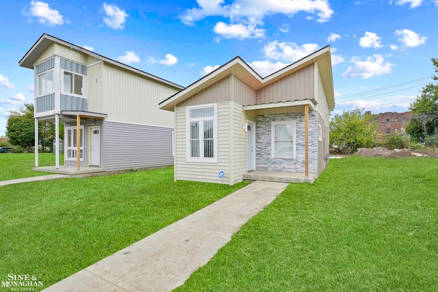 view of front of property with a front yard