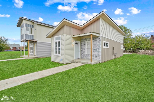 view of front of house featuring a front yard