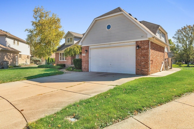 view of front facade with a front lawn