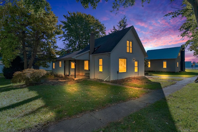 view of front of home featuring a lawn