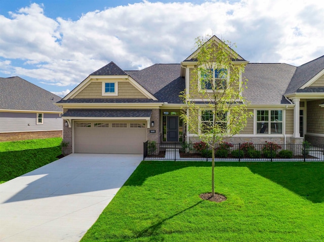 craftsman-style house featuring a front yard