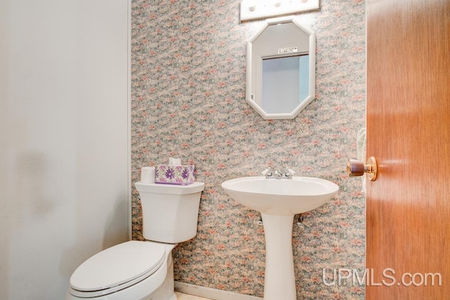 bathroom featuring sink and toilet