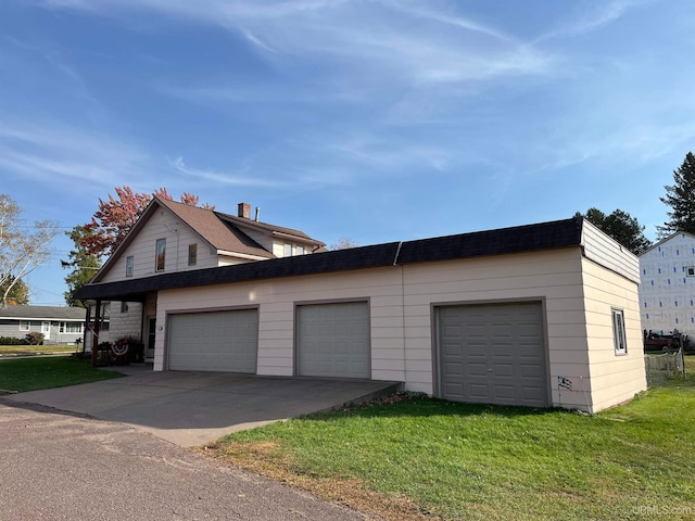 view of front of home with a front yard and a garage