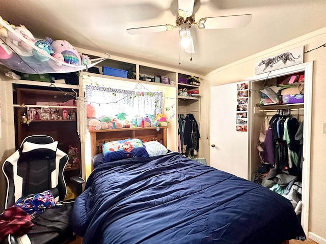 bedroom featuring ceiling fan