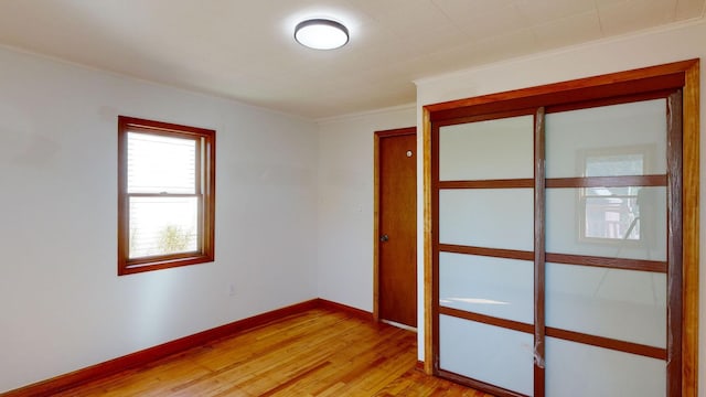 unfurnished room with crown molding and light hardwood / wood-style floors