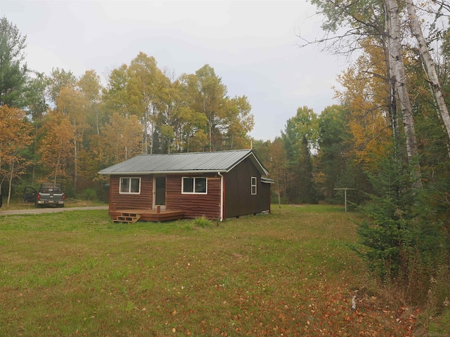 view of outdoor structure with a yard