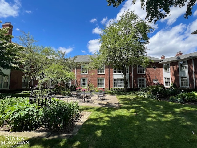 view of yard with a patio