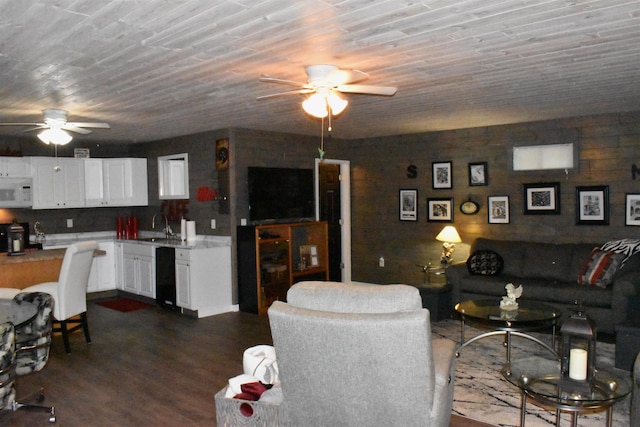 living room featuring dark wood-type flooring, sink, and ceiling fan