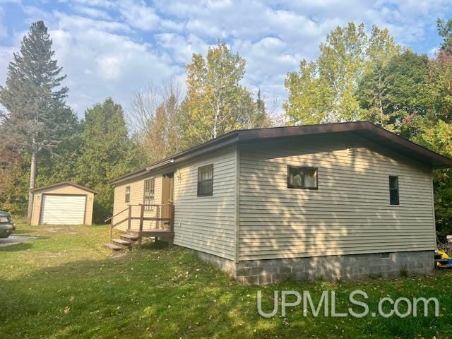 view of side of home with an outdoor structure, a garage, and a lawn