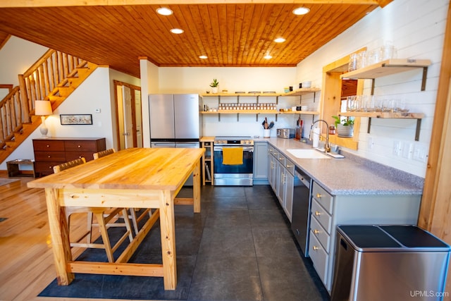 kitchen with stainless steel appliances, backsplash, wood ceiling, and sink