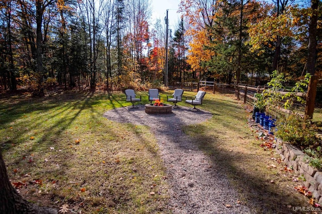 view of yard featuring an outdoor fire pit