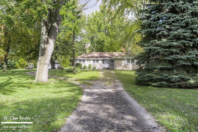 view of front of property with a front yard